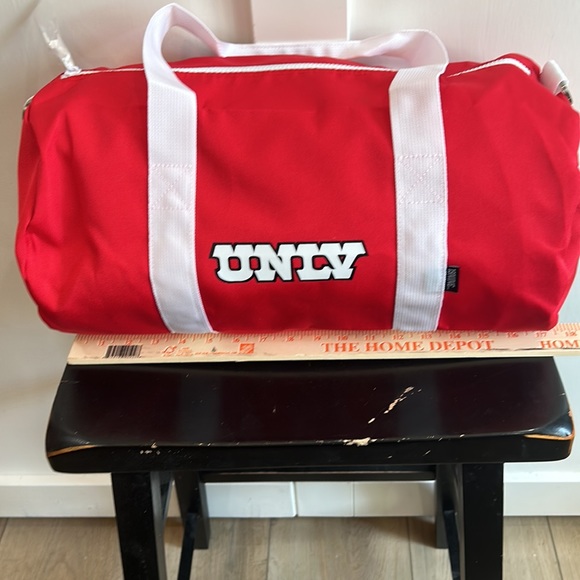 UNLV '90 GYM BAG - Picture 7 of 11